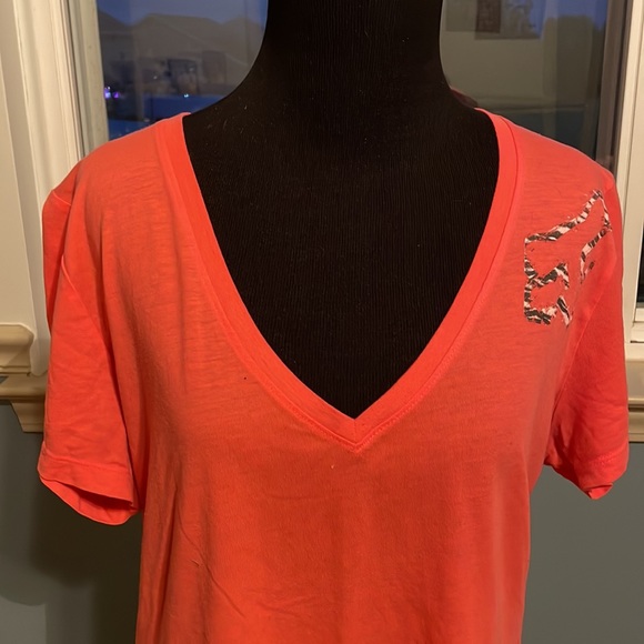 Fox size large super soft v-neck t-shirt. - Picture 3 of 4